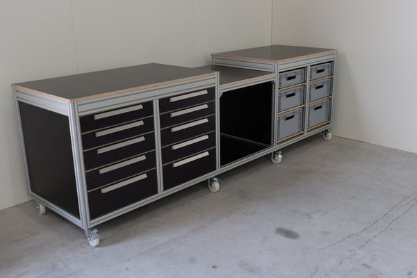 Verrijdbare werkbank met afkortzaag donker betonplex